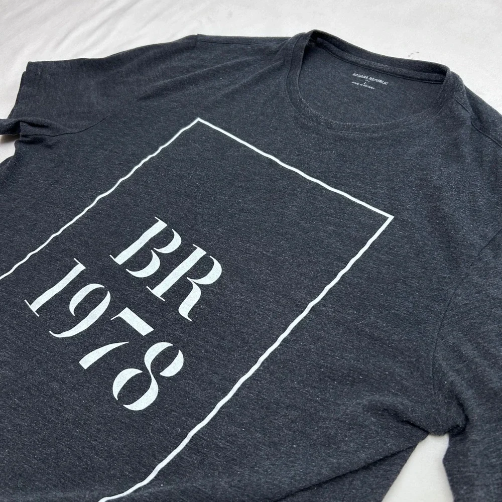 Banana Republic Mens BR 1978 Graphic T-Shirt Gray Heather Crew Neck Large 0449